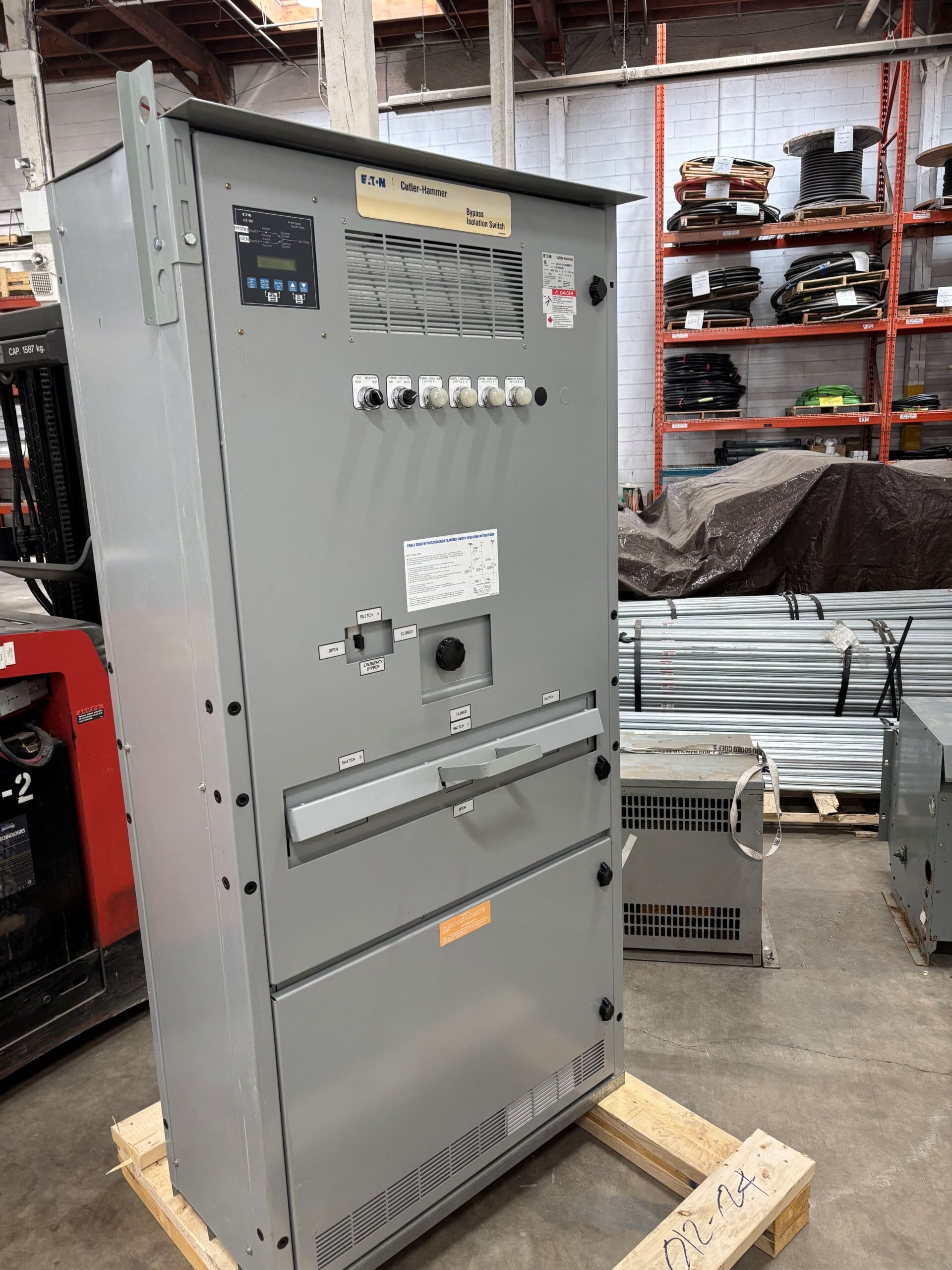 Used 200A 600/347V Eaton automatic transfer switch with bypass switch, indoor rated - Image 4