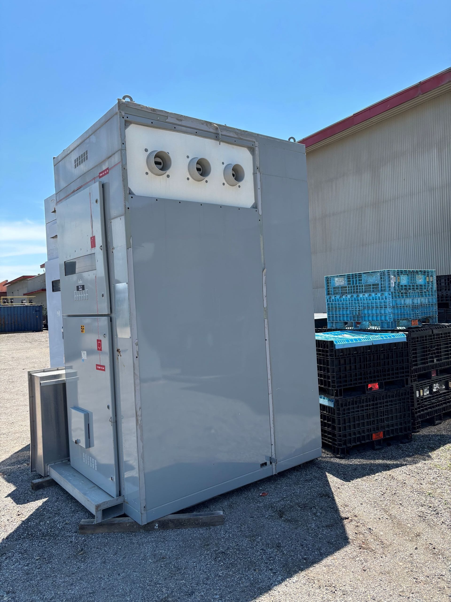 Used Eaton 1200A 38KV vacuum breaker model 380VCP-WR25 with isolation switch - Nema 3R rated - Image 9