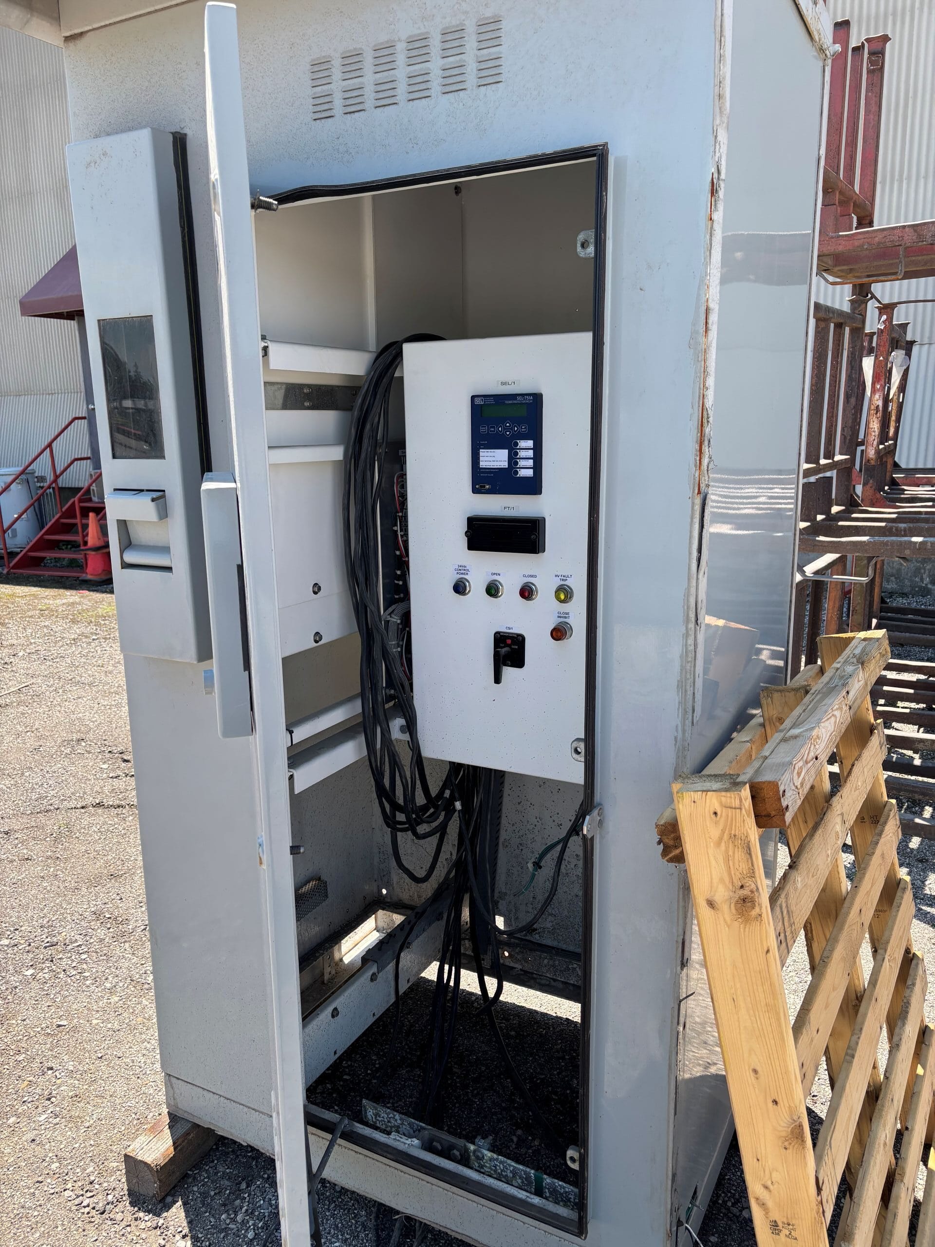 Used Schweitzer model SEL-751A Protection Relay catalogue 751A02BCB0X71851220, 48VDC - Image 2