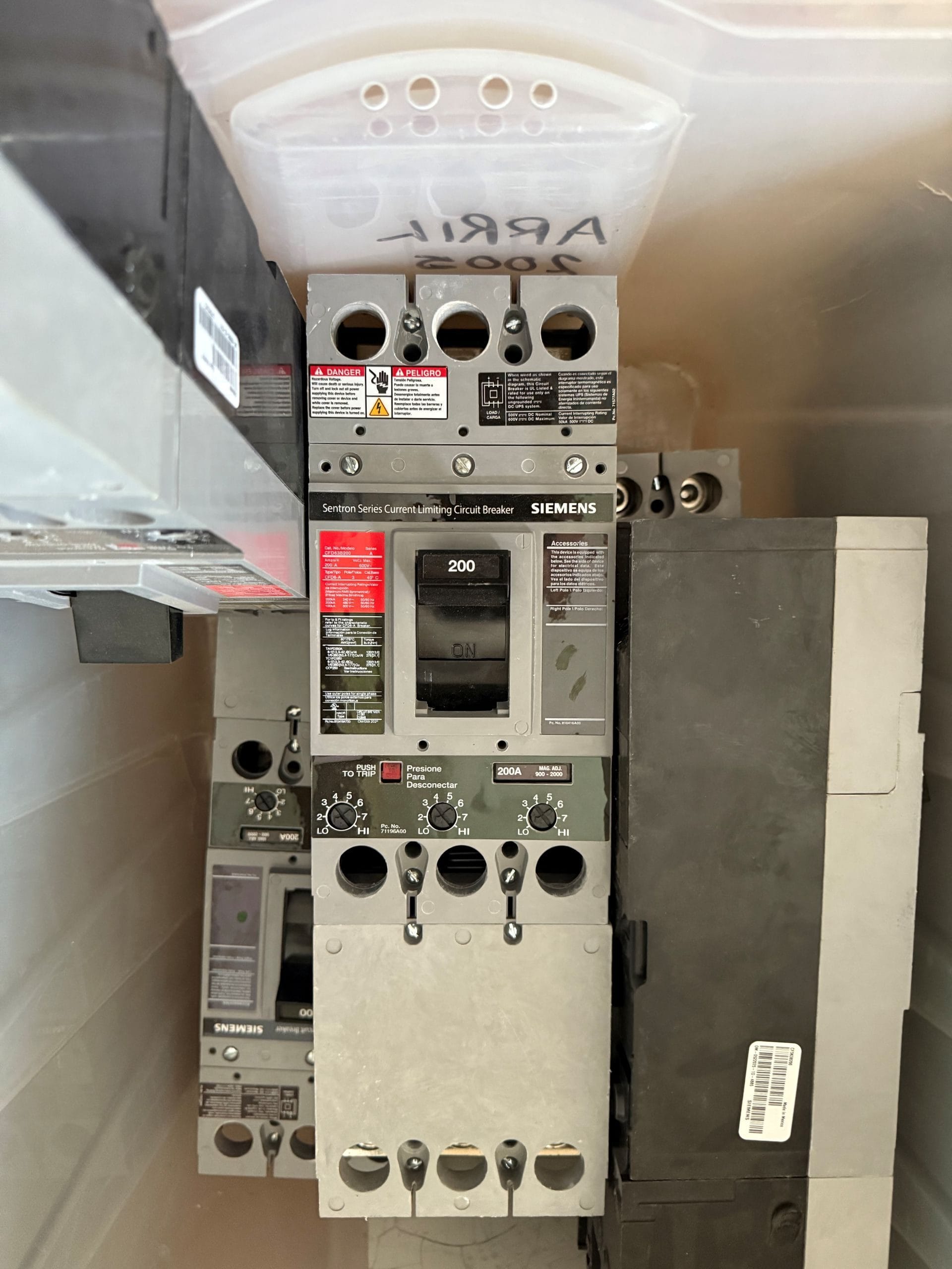 Used Siemens 200A 600V 3P molded case breaker model CFD63B200, 100KA rated - Image 2