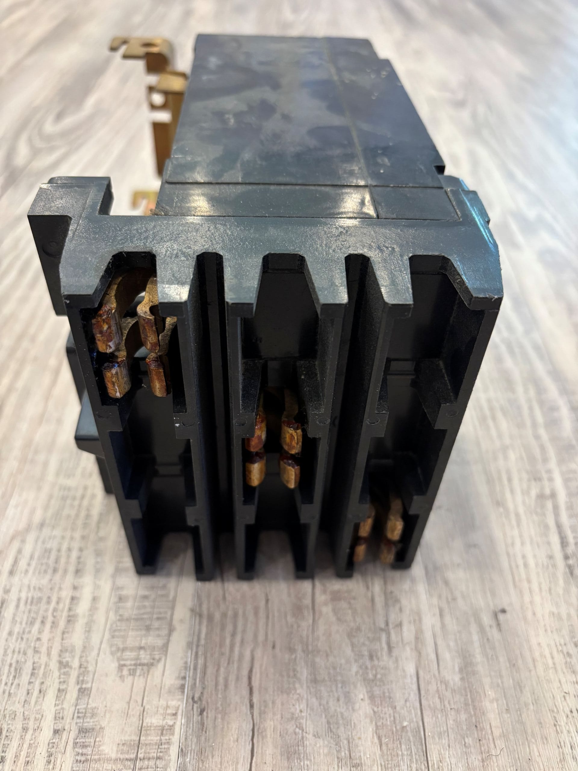 Used Square-D 225A 240V 3P I-Line molded case breaker model Q232225, 22KA - Image 3