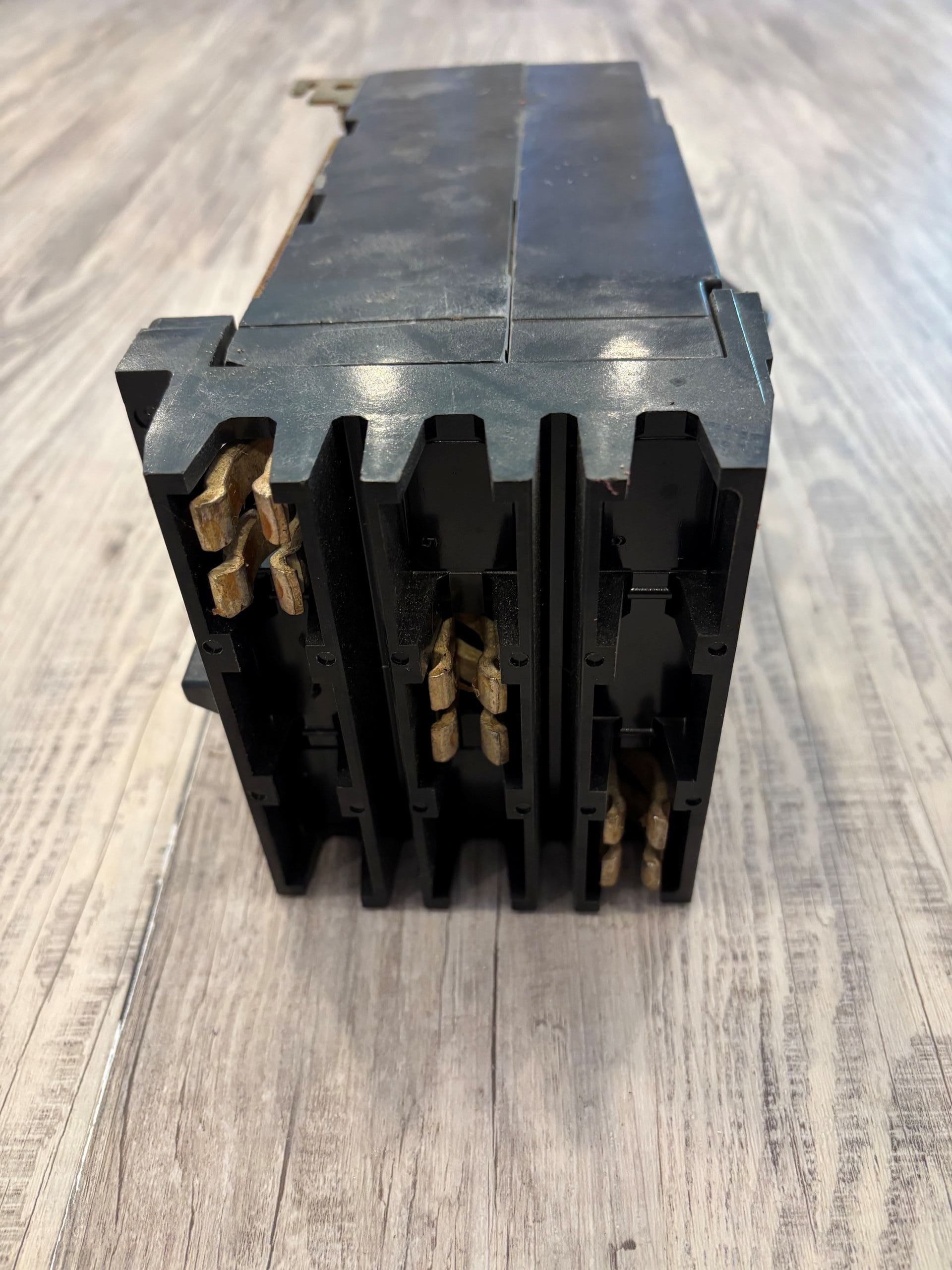 Used Square-D 200A 600V 3P I-Line molded case breaker model KA36200, 22KA - Image 4