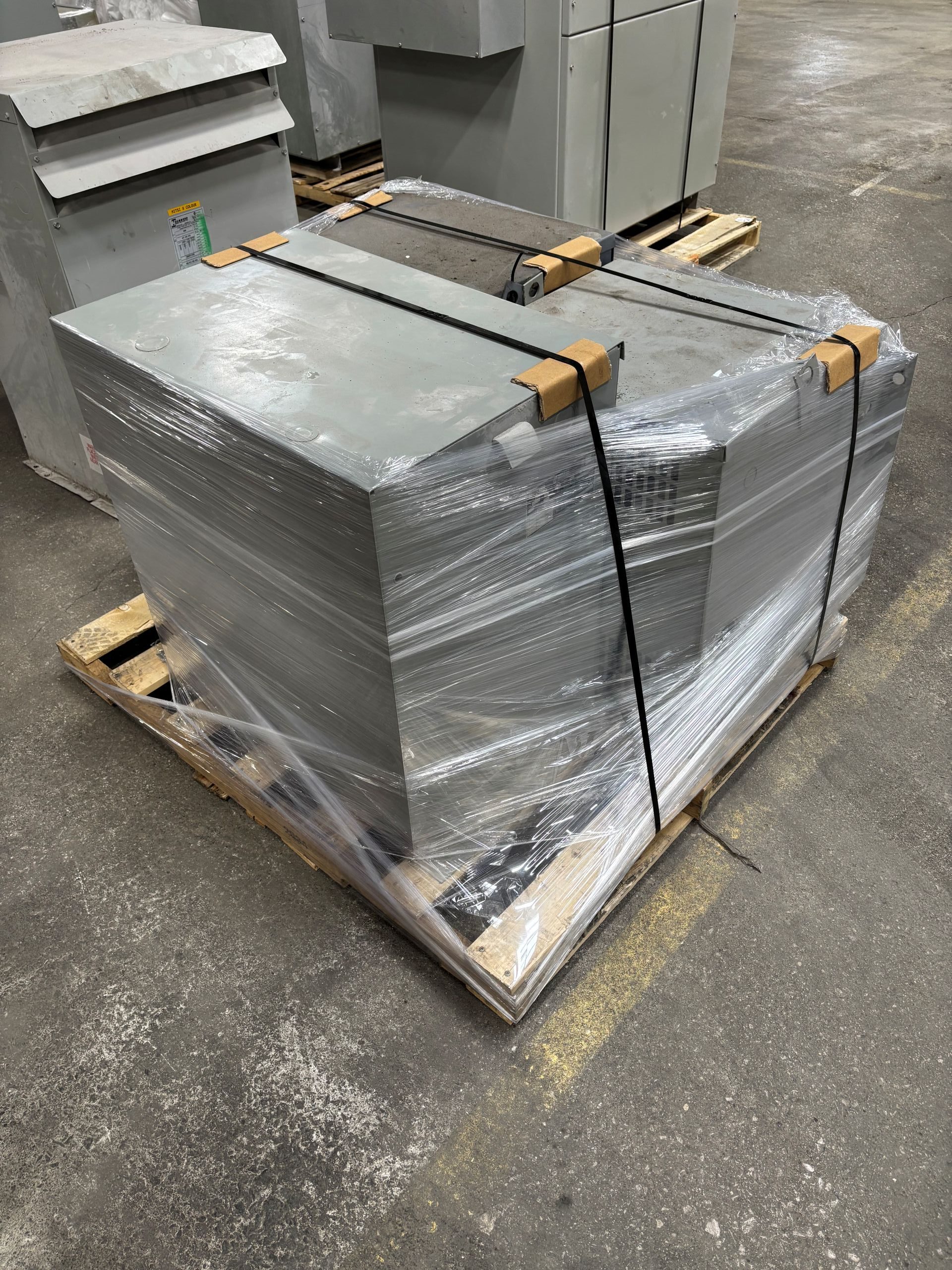 Used 45 KVA 600 Delta to 208Y120, 3-phase isolation dry transformer, N1 rated indoor - Image 2